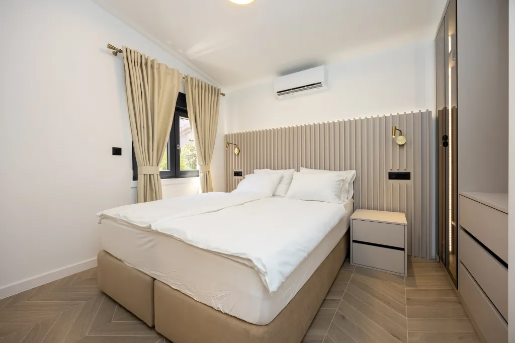 Modern Villa Retreat with Garden in Okrug Gornji