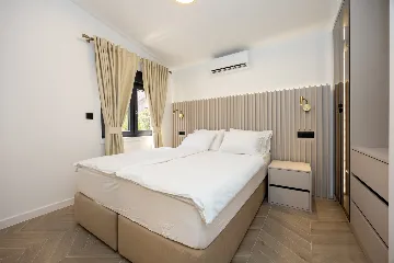 Modern Villa Retreat with Garden in Okrug Gornji