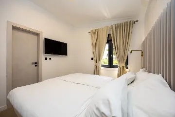 Modern Villa Retreat with Garden in Okrug Gornji