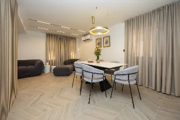 Modern Villa Retreat with Garden in Okrug Gornji