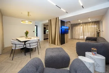 Modern Villa Retreat with Garden in Okrug Gornji