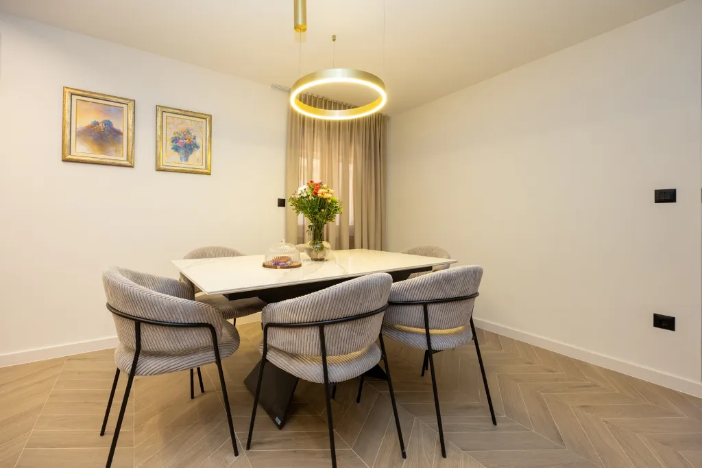 Modern Villa Retreat with Garden in Okrug Gornji