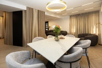 Modern Villa Retreat with Garden in Okrug Gornji