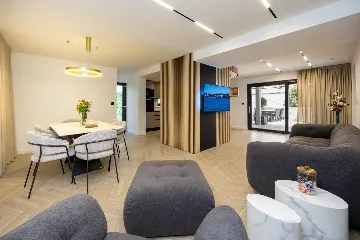 Modern Villa Retreat with Garden in Okrug Gornji