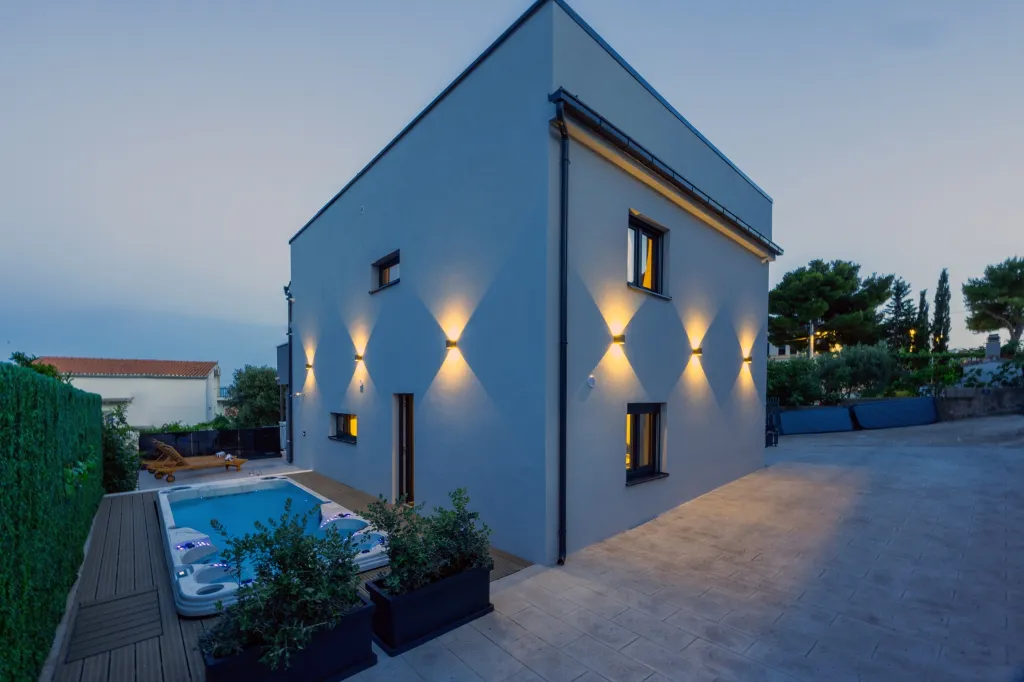 Modern Villa Retreat with Garden in Okrug Gornji
