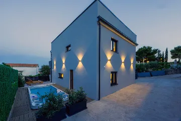 Modern Villa Retreat with Garden in Okrug Gornji