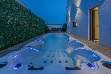 Modern Villa Retreat with Garden in Okrug Gornji