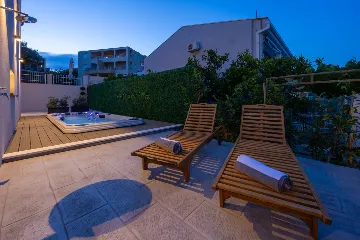 Modern Villa Retreat with Garden in Okrug Gornji