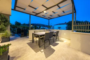 Modern Villa Retreat with Garden in Okrug Gornji