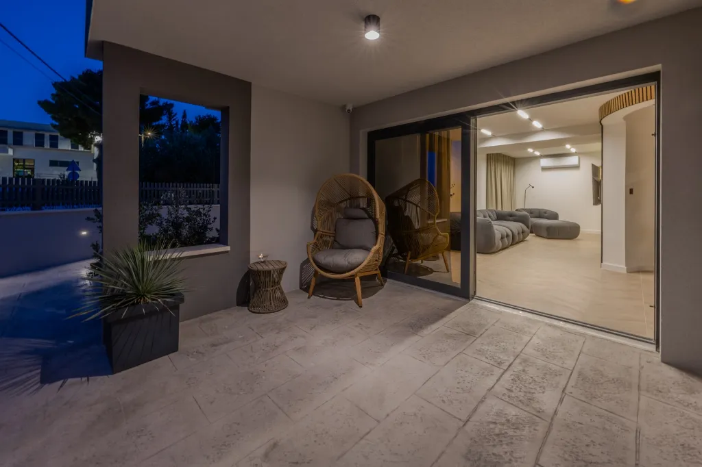 Modern Villa Retreat with Garden in Okrug Gornji