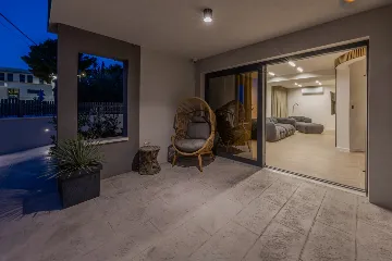 Modern Villa Retreat with Garden in Okrug Gornji