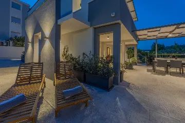 Modern Villa Retreat with Garden in Okrug Gornji
