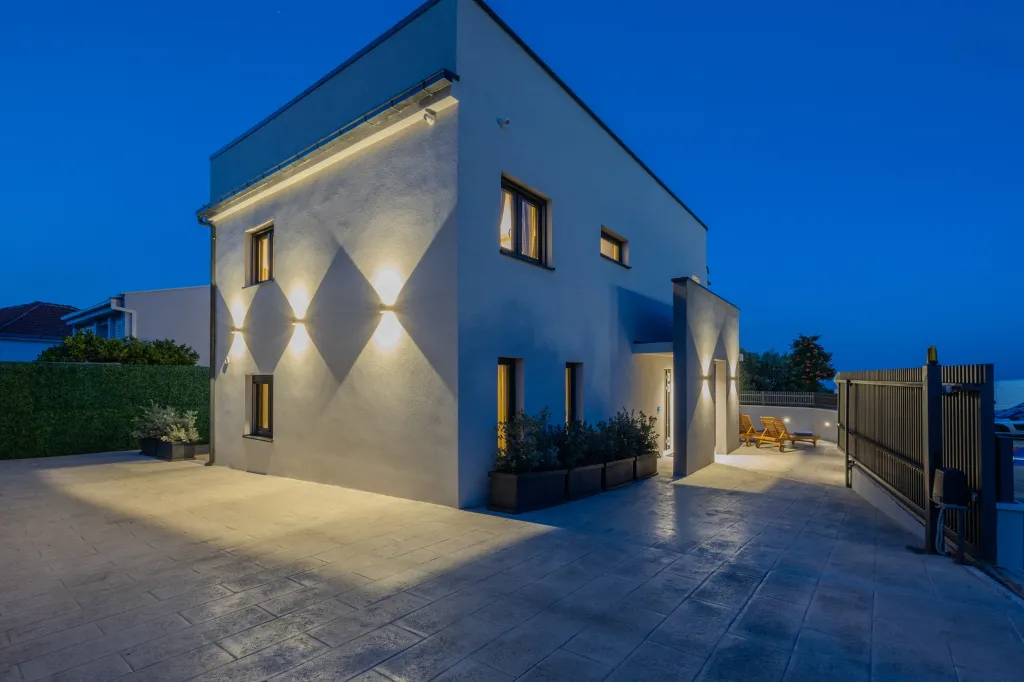 Modern Villa Retreat with Garden in Okrug Gornji