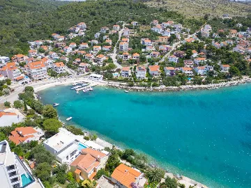 Modern Villa Retreat with Garden in Okrug Gornji