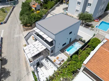 Modern Villa Retreat with Garden in Okrug Gornji