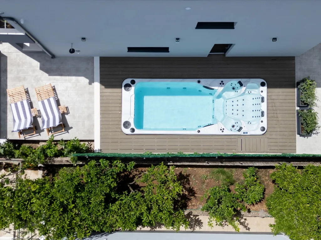 Modern Villa Retreat with Garden in Okrug Gornji