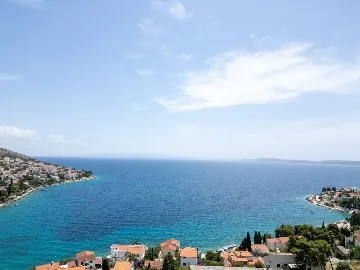 Modern Villa Retreat with Garden in Okrug Gornji