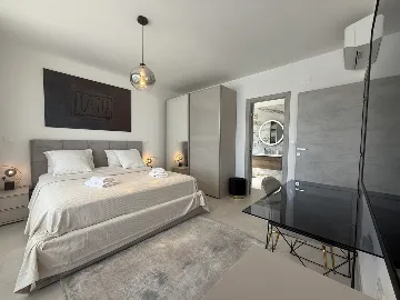 Modern Villa Retreat with Garden in Kaštel Stari