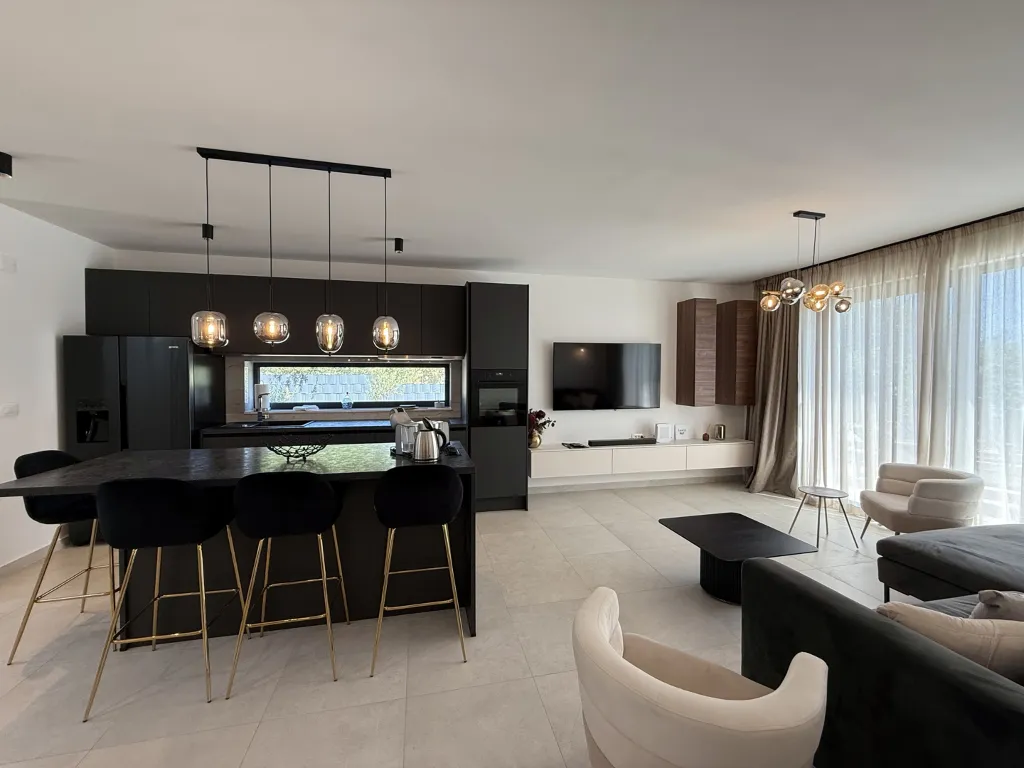 Modern Villa Retreat with Garden in Kaštel Stari