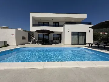 Modern Villa Retreat with Garden in Kaštel Stari