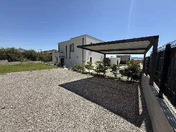 Modern Villa Retreat with Garden in Kaštel Stari