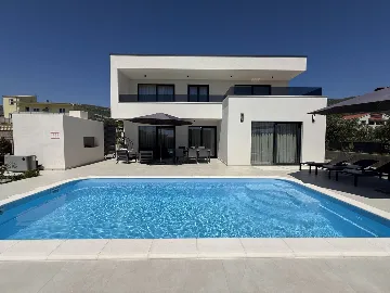Modern Villa Retreat with Garden in Kaštel Stari