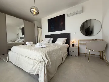 Modern Villa Retreat with Garden in Kaštel Stari