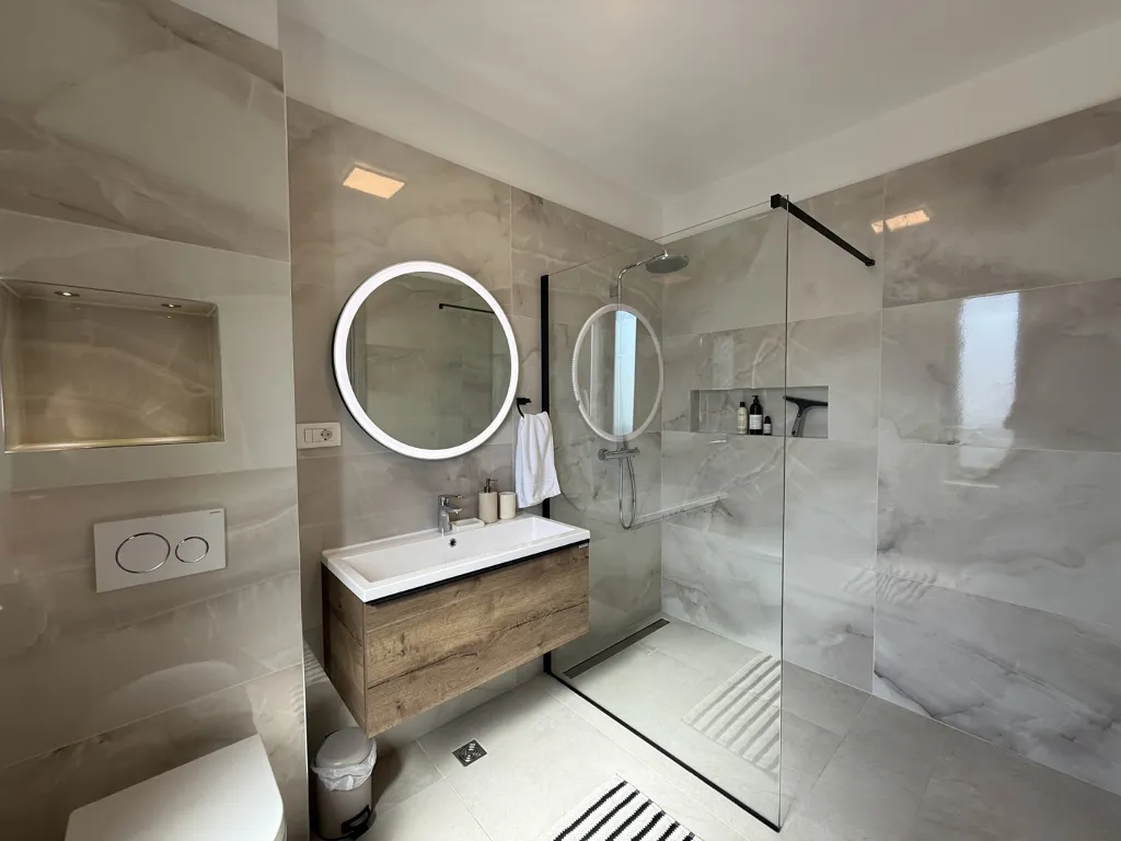 Modern Villa Retreat with Garden in Kaštel Stari