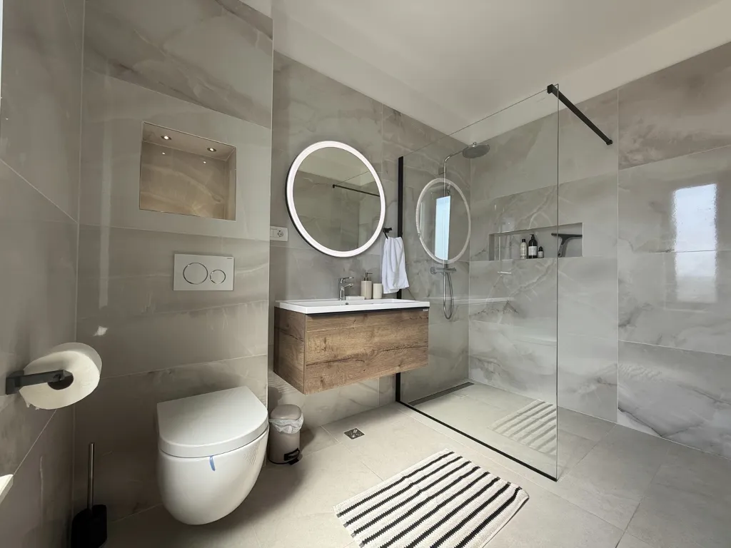 Modern Villa Retreat with Garden in Kaštel Stari