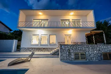 Spacious 4-Bedroom Villa Retreat in Dramalj