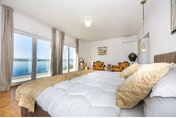 Spacious 4-Bedroom Villa Retreat in Dramalj