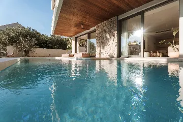 Spacious 5-Bedroom Villa in Mokošica