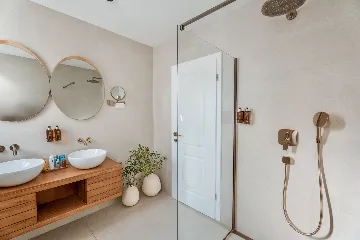 Spacious 5-Bedroom Villa in Mokošica