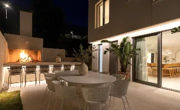 Spacious 5-Bedroom Villa in Mokošica