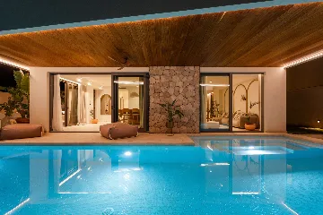Spacious 5-Bedroom Villa in Mokošica