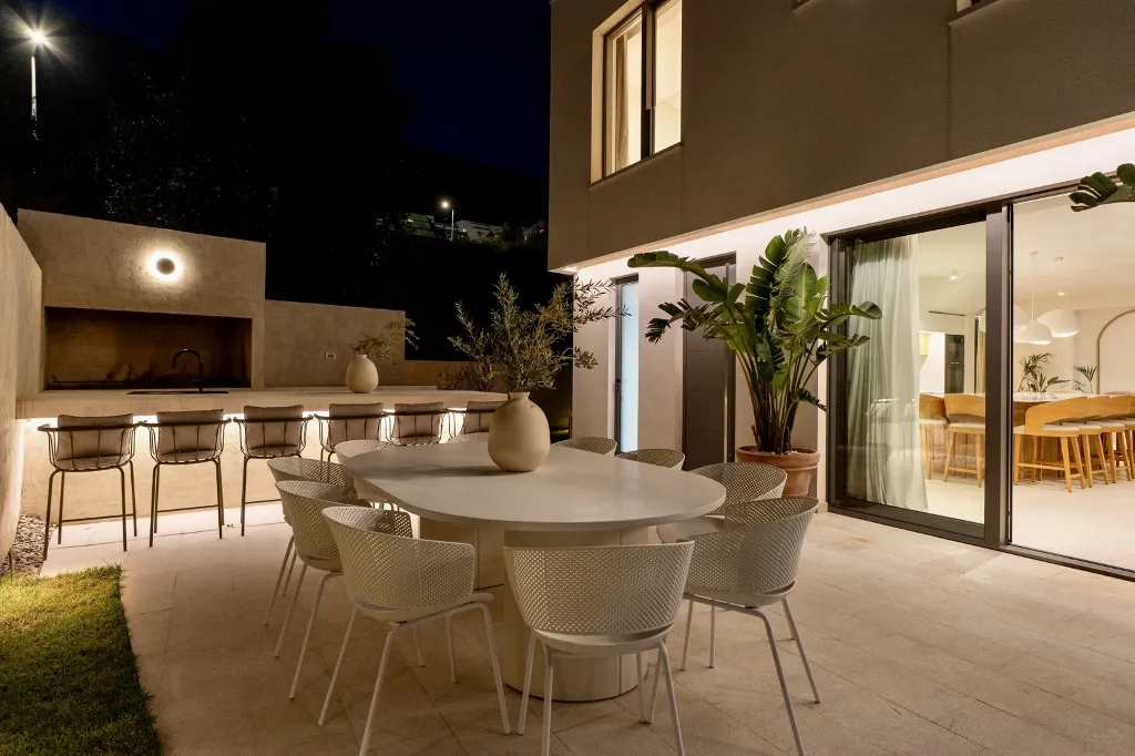 Spacious 5-Bedroom Villa in Mokošica