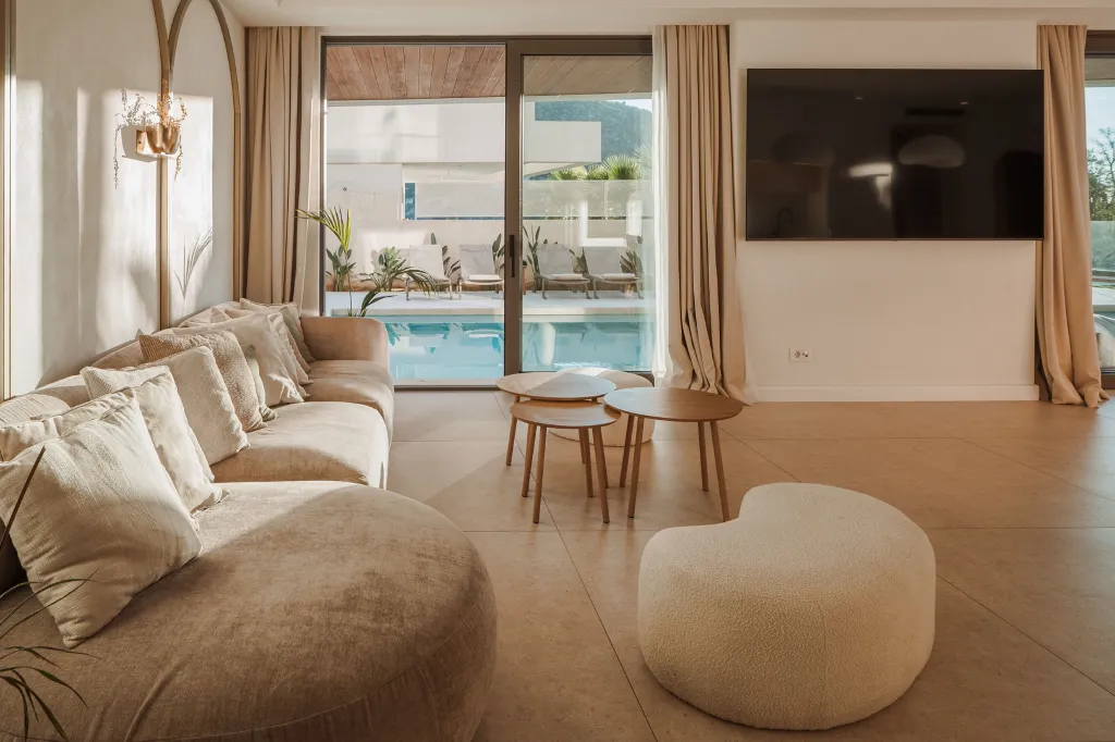 Spacious 5-Bedroom Villa in Mokošica
