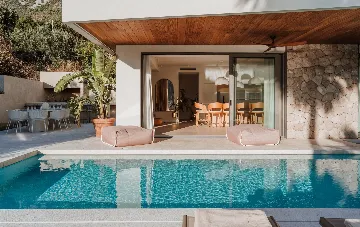 Spacious 5-Bedroom Villa in Mokošica