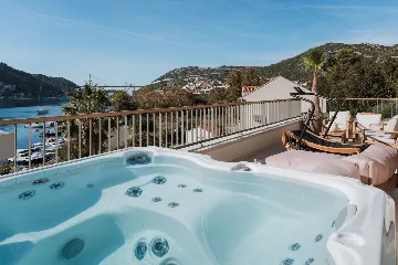 Spacious 5-Bedroom Villa in Mokošica