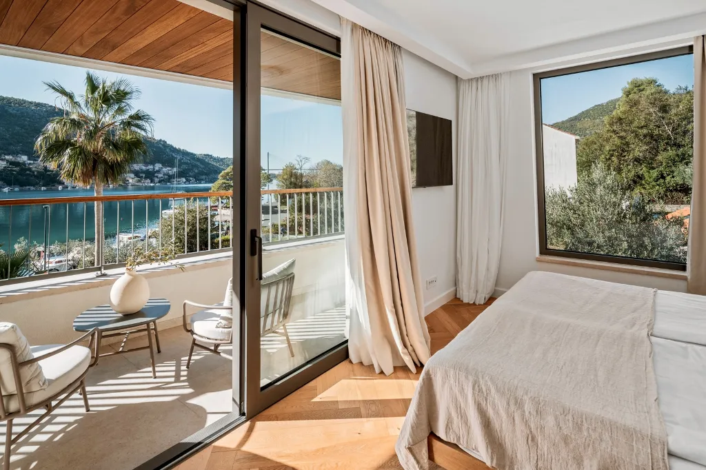 Spacious 5-Bedroom Villa in Mokošica