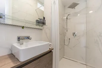 Contemporary 3-Bedroom Villa in Novalja