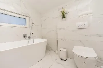 Contemporary 3-Bedroom Villa in Novalja