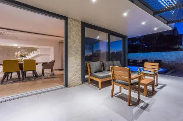 Contemporary 3-Bedroom Villa in Novalja