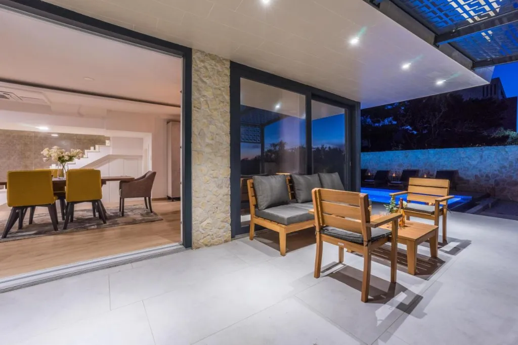 Contemporary 3-Bedroom Villa in Novalja
