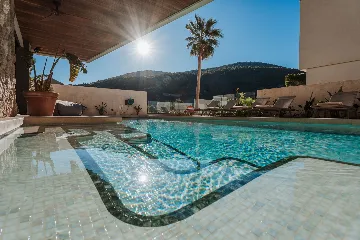 Spacious 5-Bedroom Villa in Mokošica