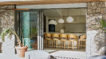 Spacious 5-Bedroom Villa in Mokošica