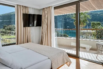 Spacious 5-Bedroom Villa in Mokošica