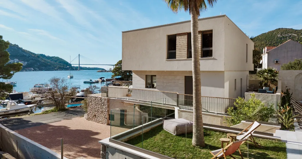 Spacious 5-Bedroom Villa in Mokošica