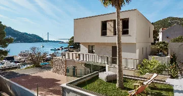 Spacious 5-Bedroom Villa in Mokošica