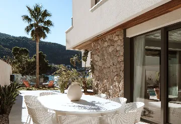 Spacious 5-Bedroom Villa in Mokošica